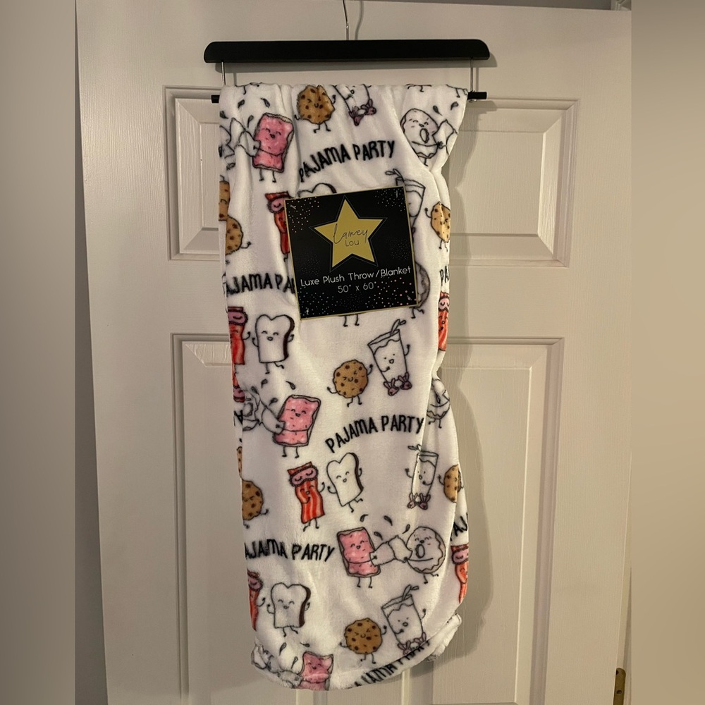 NWT Lainey Lou throw blanket